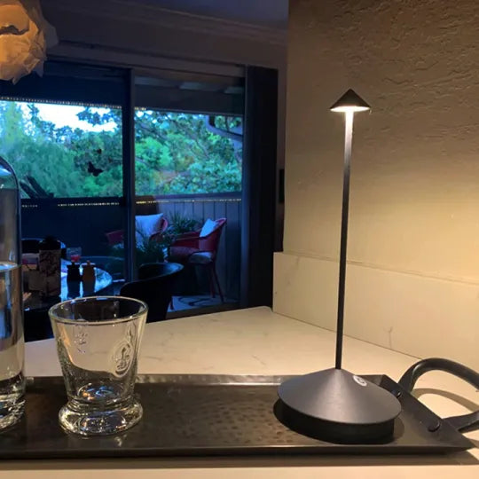 Wiederaufladbare kabellose LED-Lampe – Wasserdicht & Dimmbar
