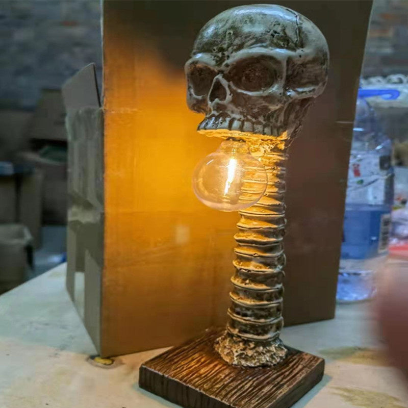 Schedel-Lampe mit Wirbelsäule – Mystisches und einzigartiges Interieurstück