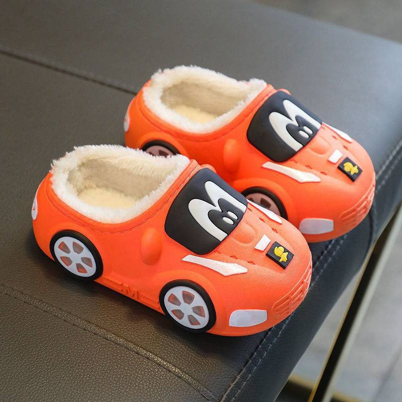 Fröhliche Auto-Slipper für Kinder – Verspielt und bequem für zu Hause