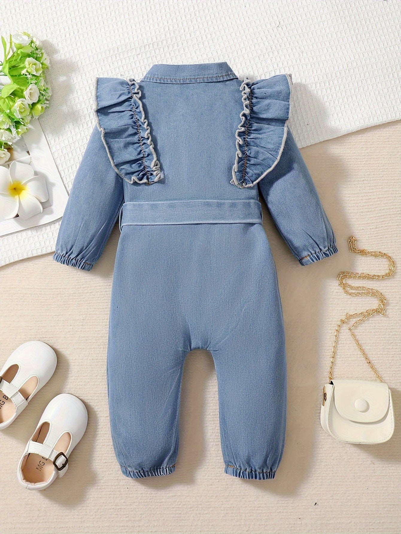 Denim Traumfänger Strampler für Kinder – Verspielte Rüschen und coole Details