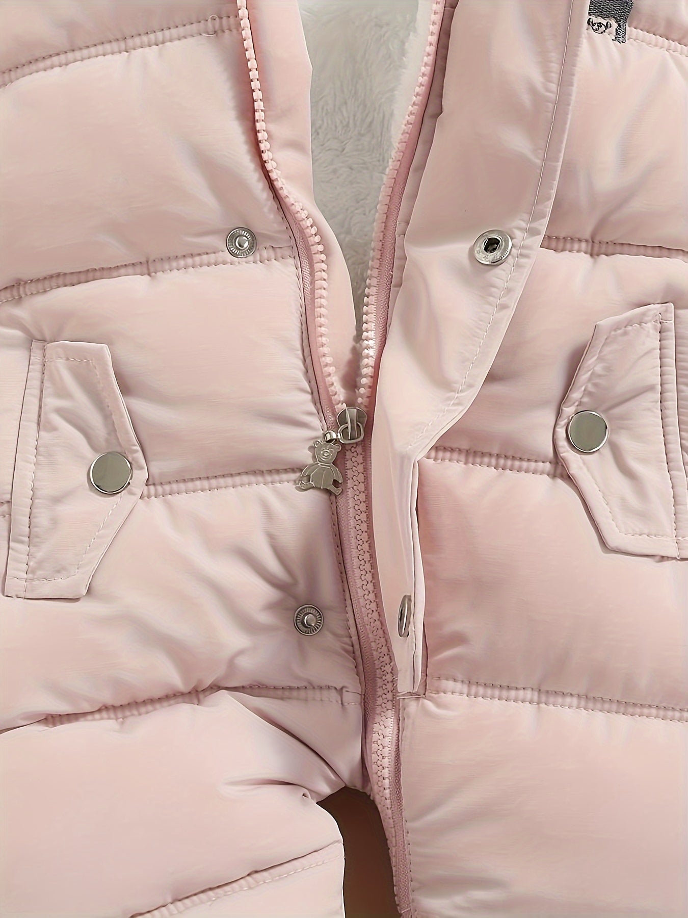 Snowy Baby Strampler – Warmer Winter-Overall mit Kapuze für draußen