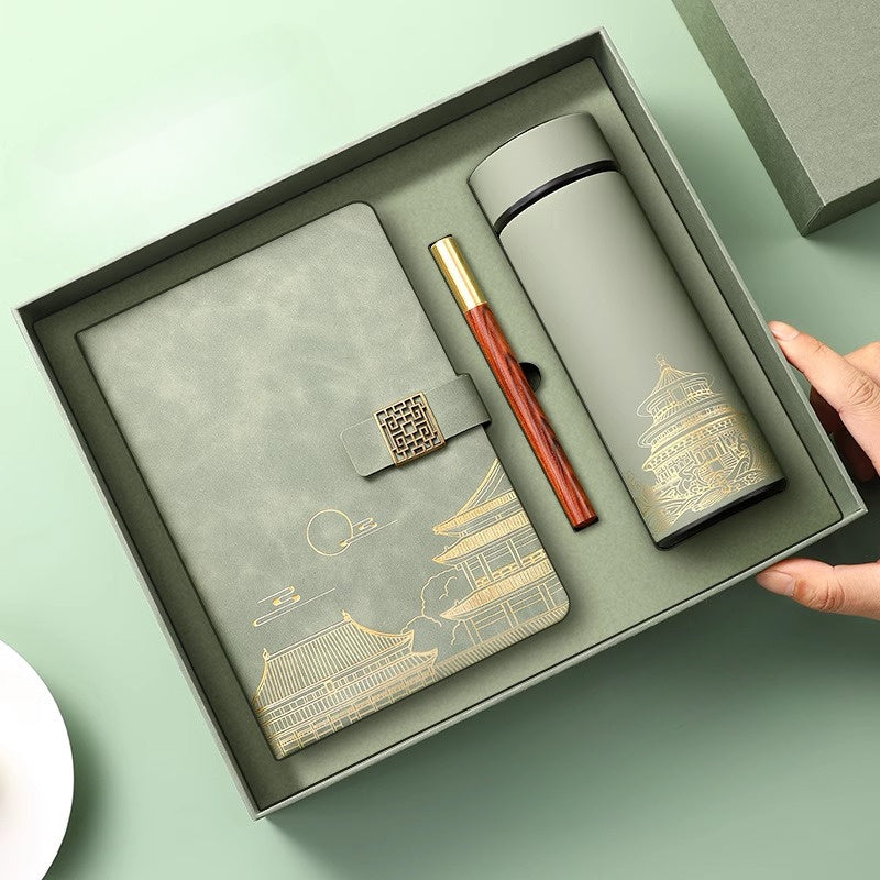 Exklusives Geschenkset Verbotene Stadt – Notizbuch, Thermosflasche und Stift in Luxusbox