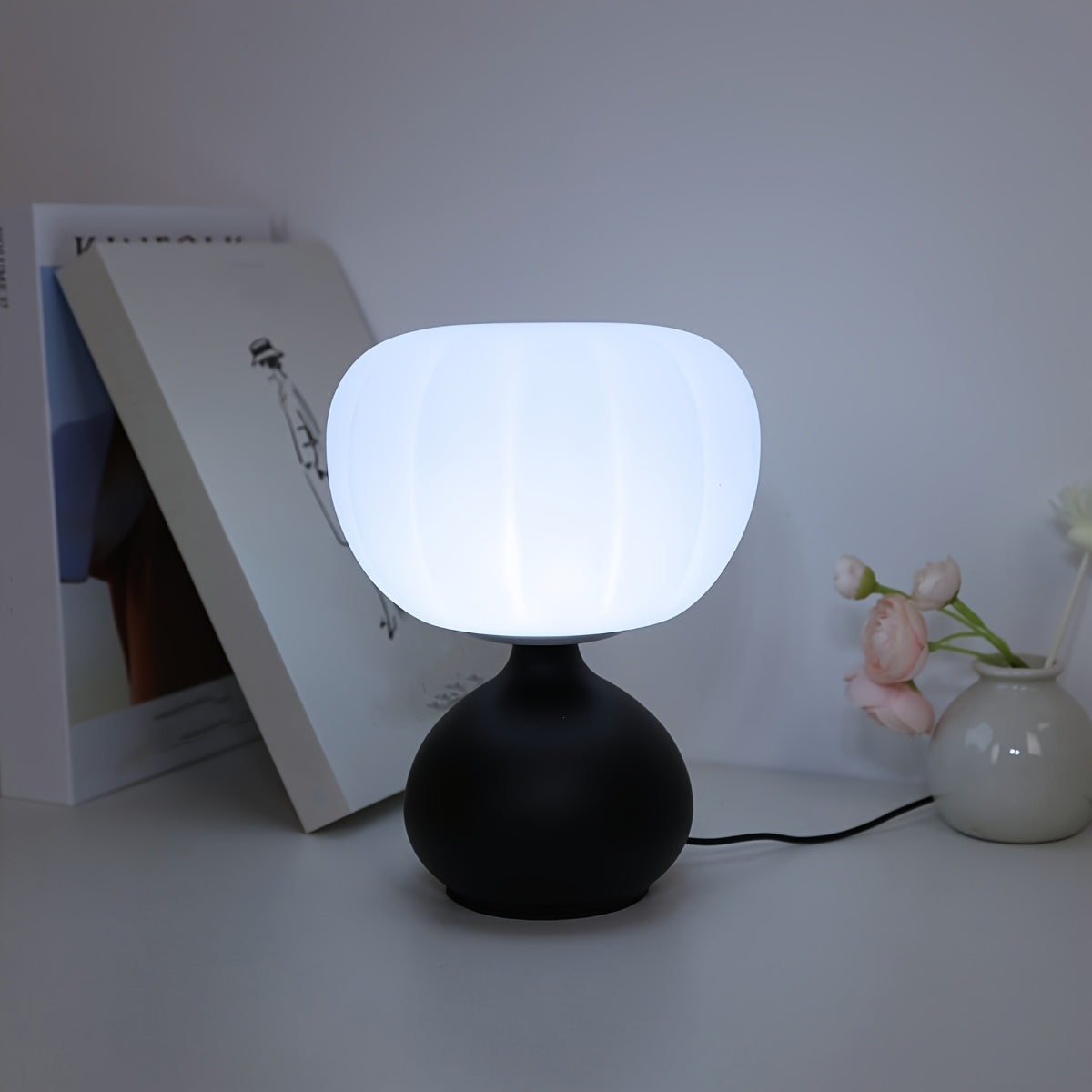 Luftige Balance Lampe – Moderne Atmosphäre für Deinen Raum