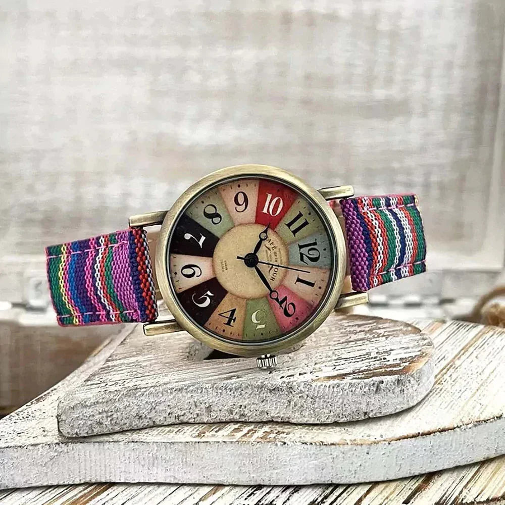 Luna Retro Uhr – Für einen Buntes und Verspieltes Styling