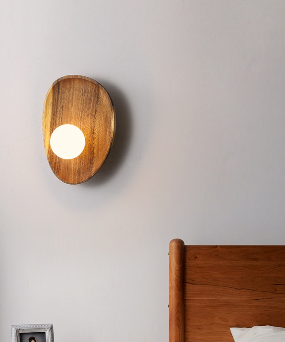 Minimalistische Wandleuchte – Holz und Stimmungsvolle Beleuchtung