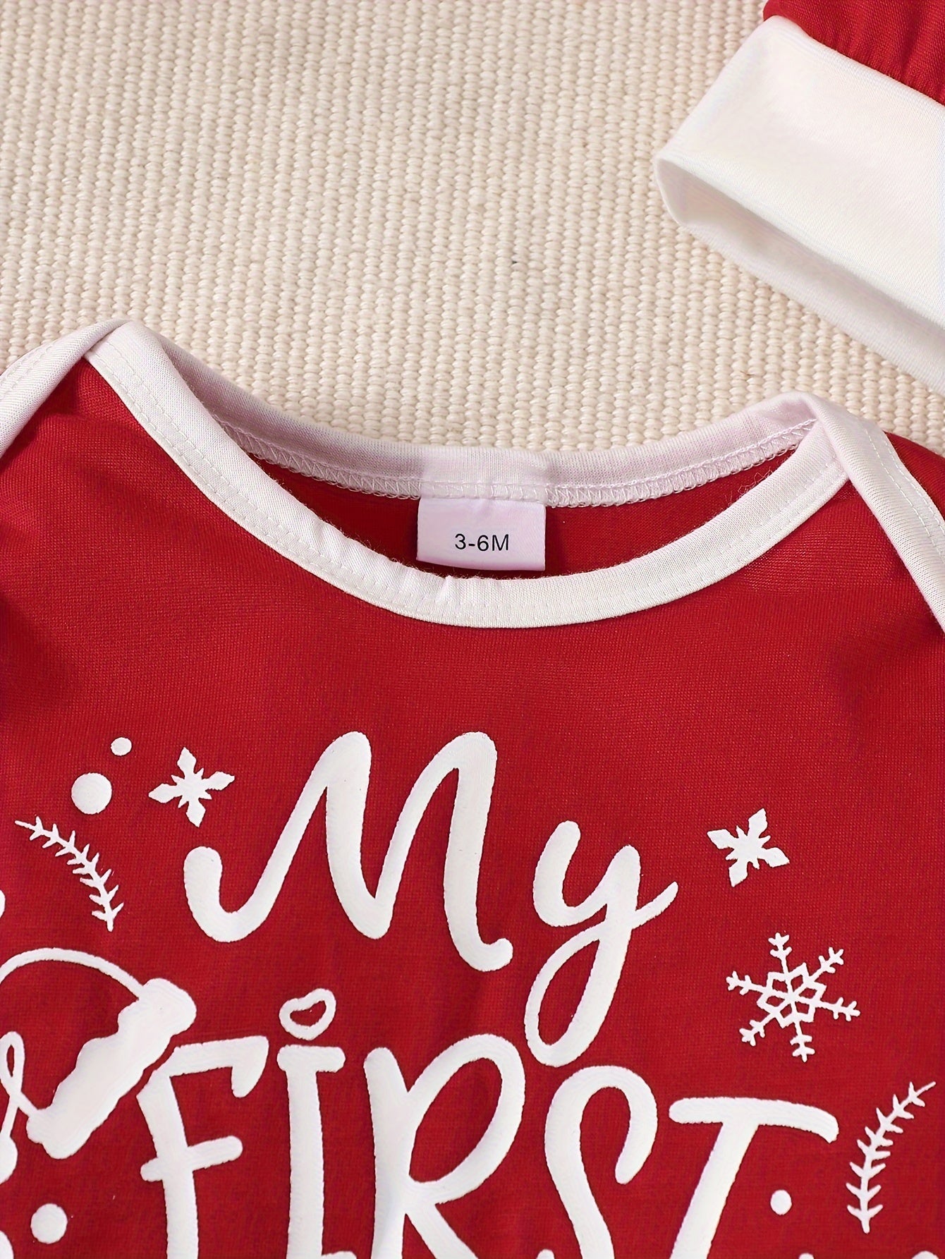 Weihnachts-Baby-Outfit – Für die ersten Feiertage mit Stil