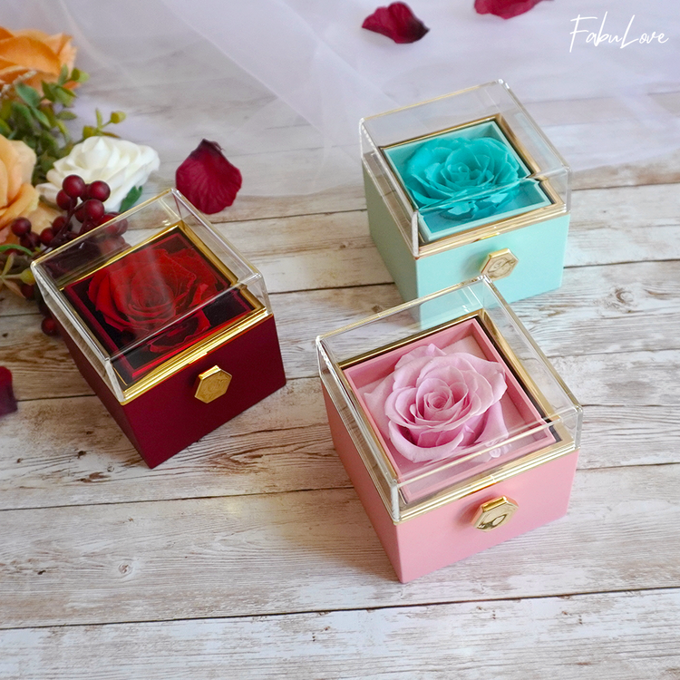 Amors Blumenbox – Ewige Rose mit Gravur für den Valentinstag