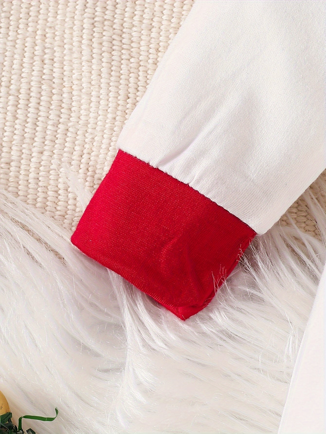 Weihnachts-Baby-Outfit – Für die ersten Feiertage mit Stil