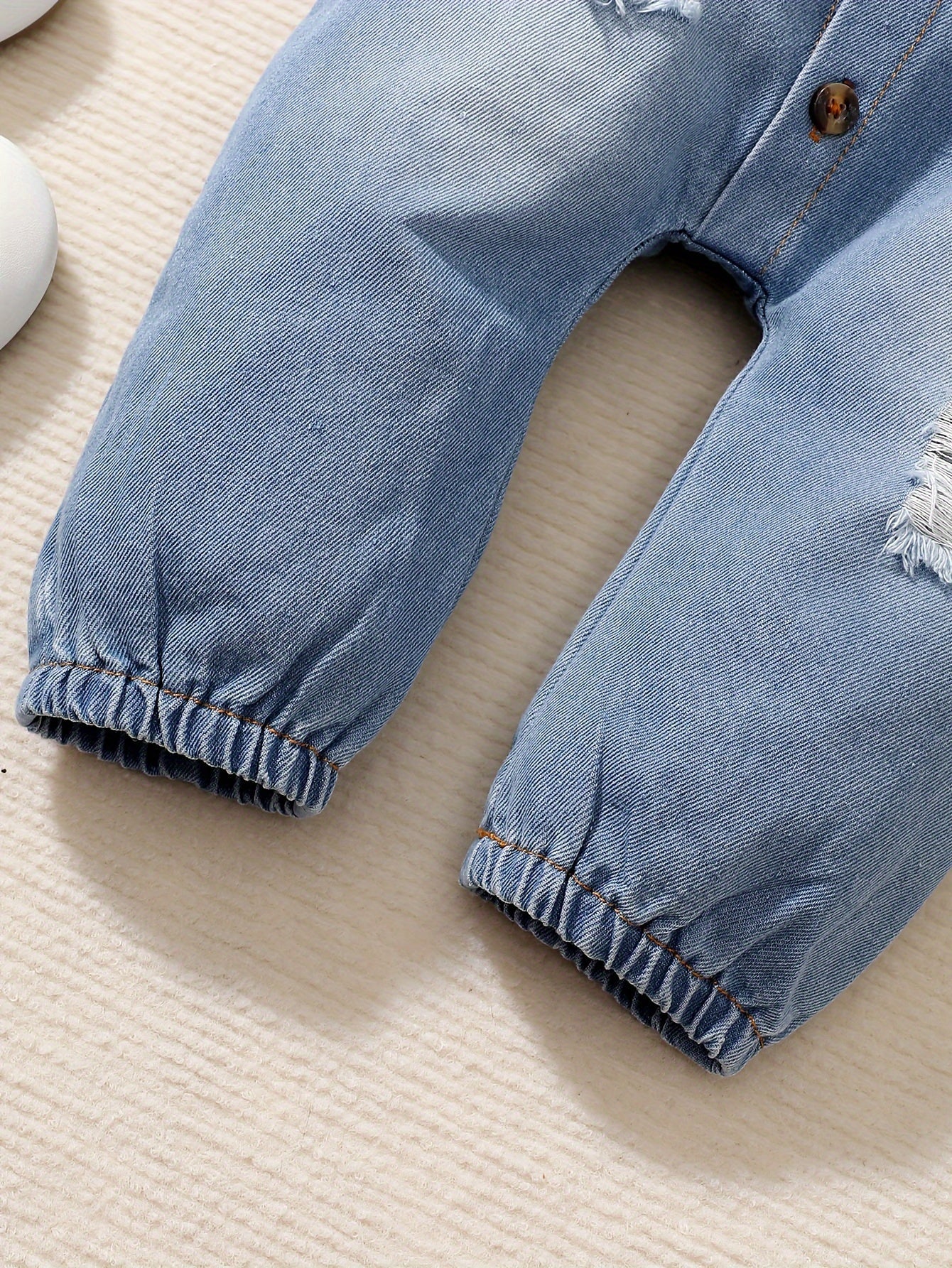 Denim Traumfänger Strampler für Kinder – Verspielte Rüschen und coole Details