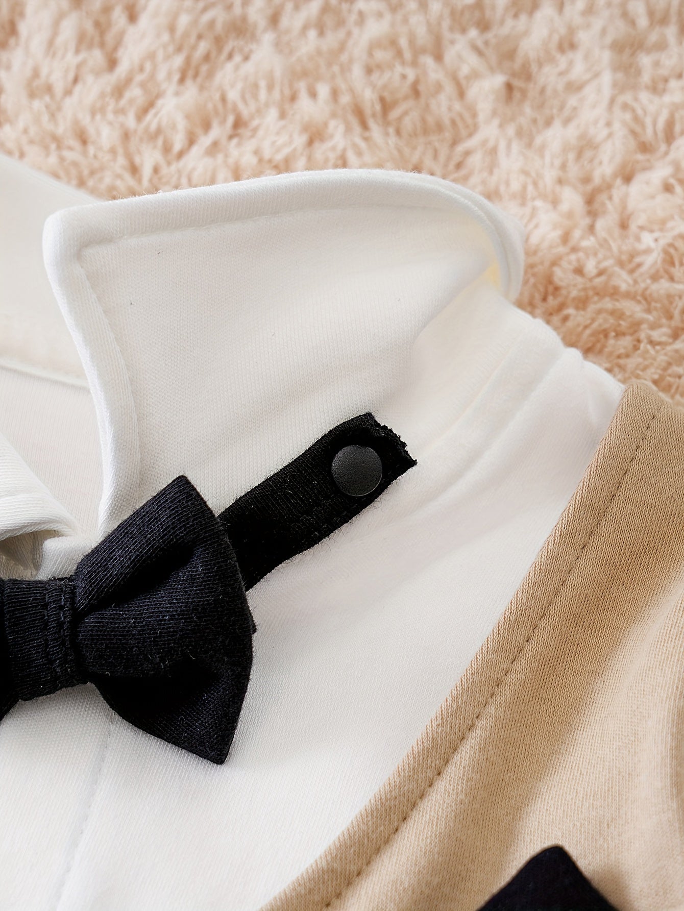 Oliver Gentleman Strampler – Elegantes Baby-Outfit mit Fliege