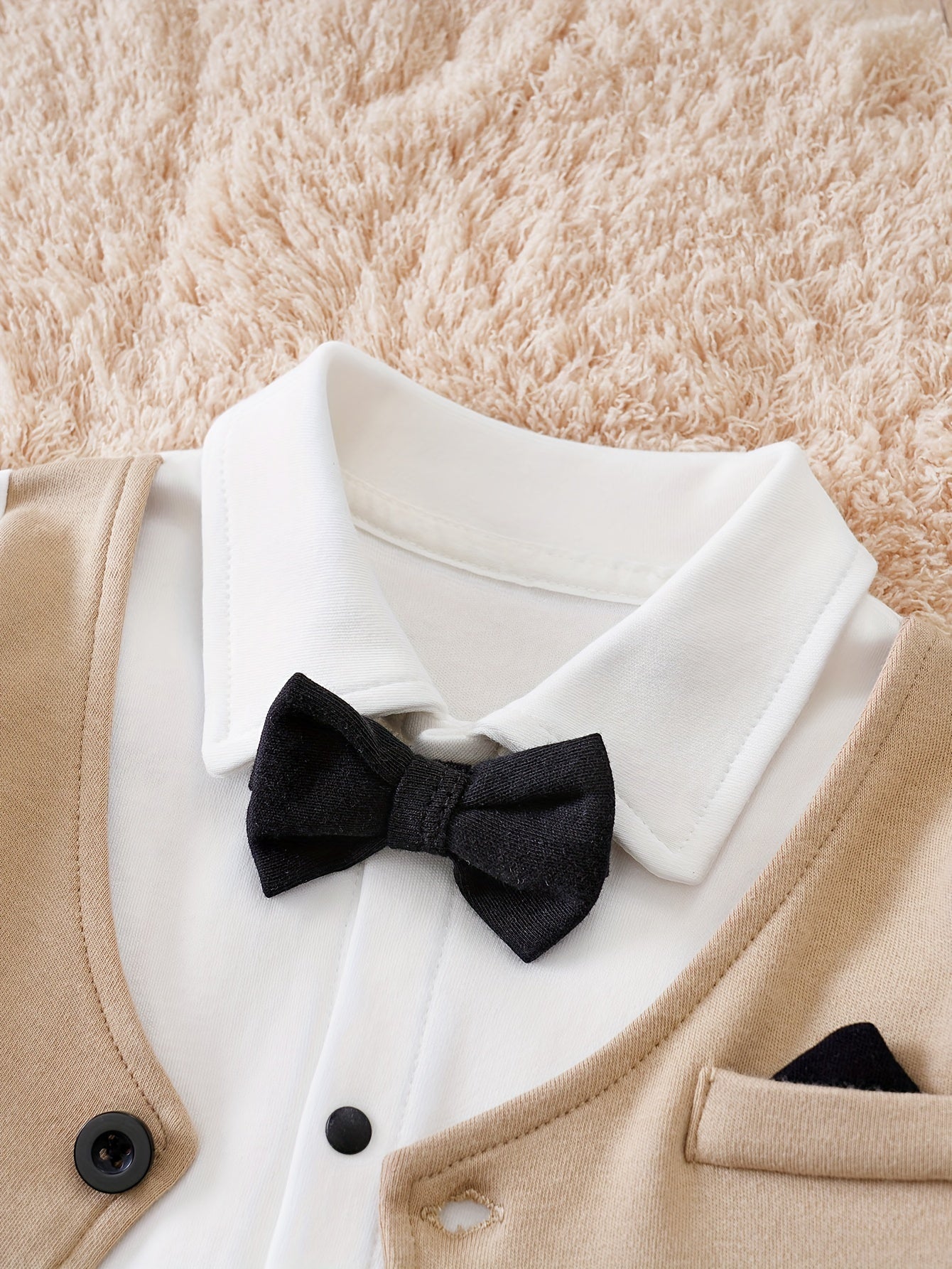 Oliver Gentleman Strampler – Elegantes Baby-Outfit mit Fliege