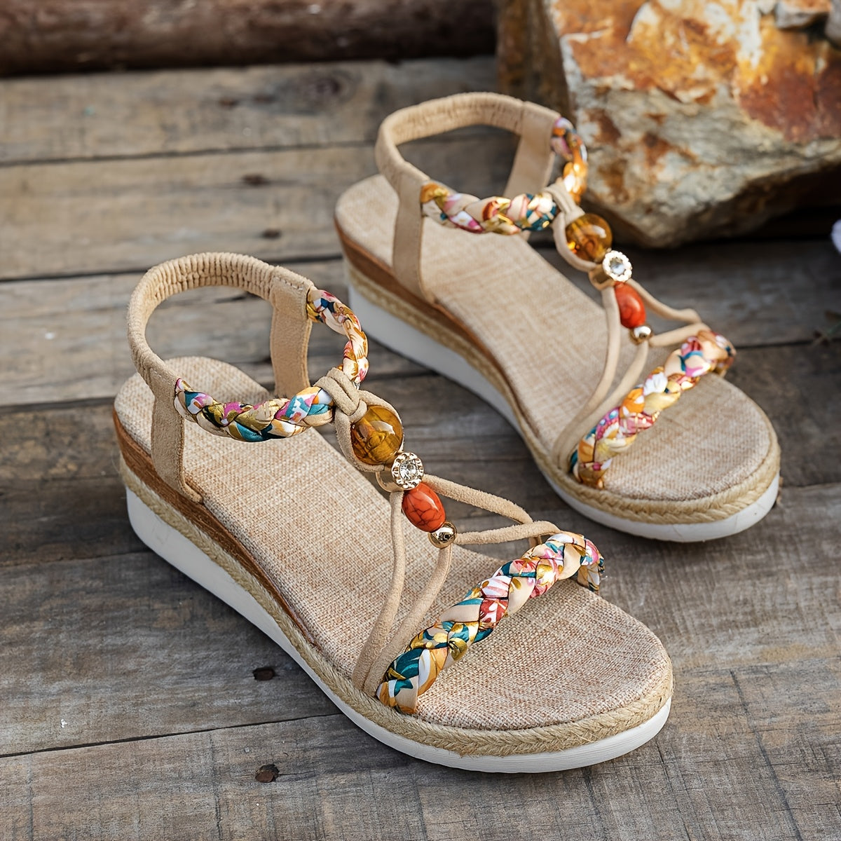 Bohemian handgewebte Jute Wedge Sandalen mit Blumen, Perlen und verstellbarem Knöchelriemen