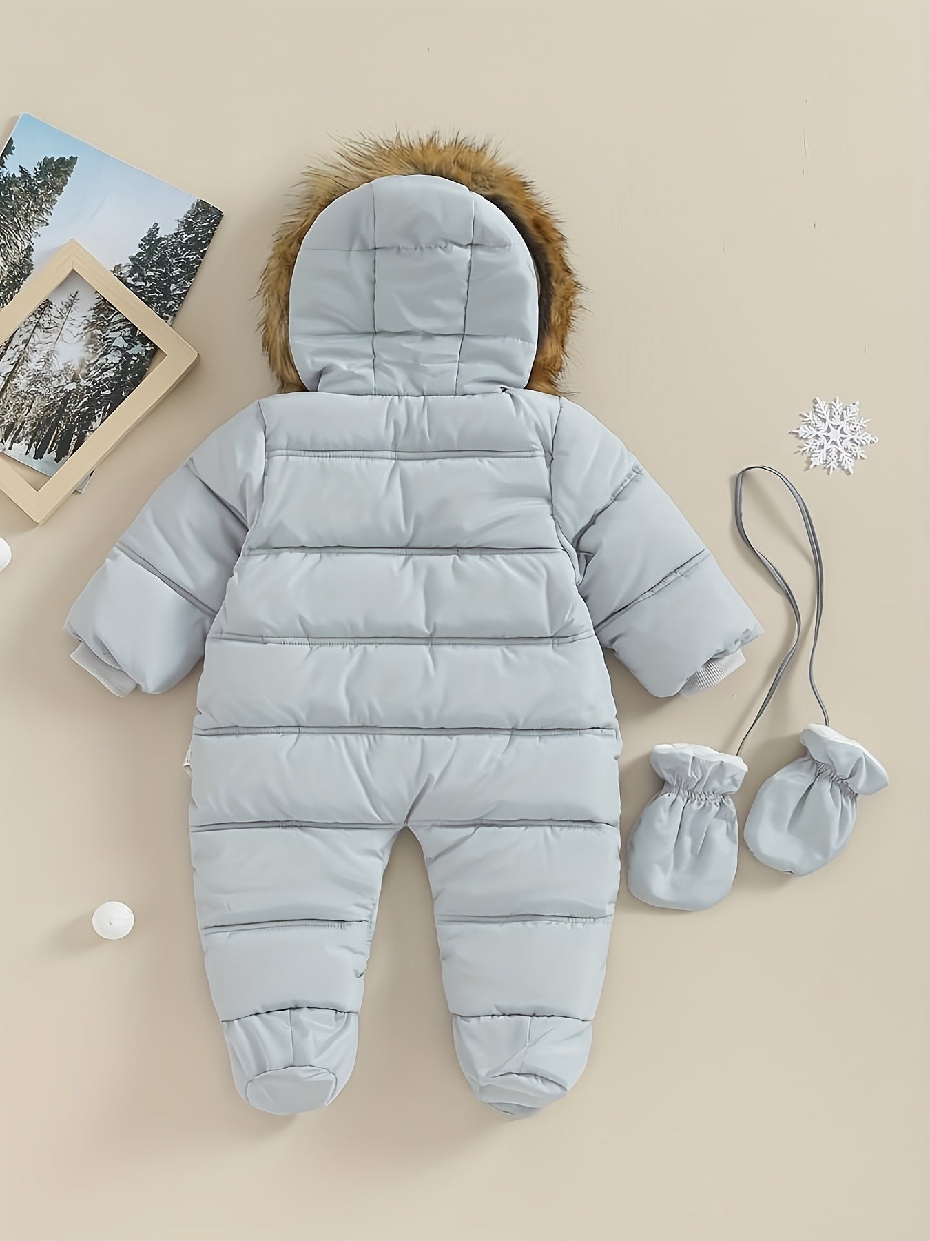 Snowy Baby Strampler – Warmer Winter-Overall mit Kapuze für draußen