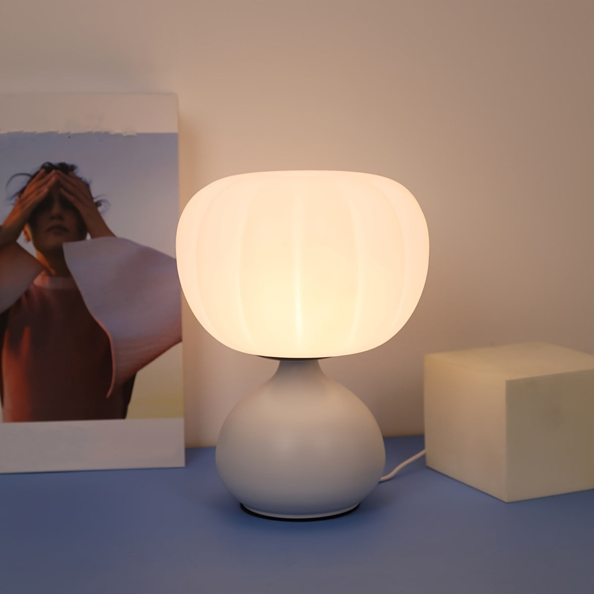 Luftige Balance Lampe – Moderne Atmosphäre für Deinen Raum