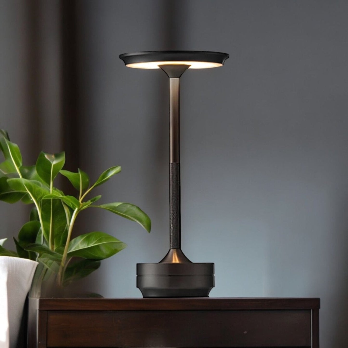 Aura Luxe Tischlampe – Modernes Design mit Warmem und Einstellbarem Licht