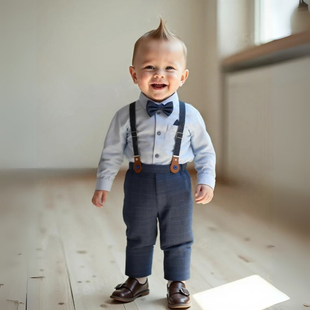 Schickes Jungenanzug 3-teilig – Blaues Hemd, Weste und Hose mit Fliege