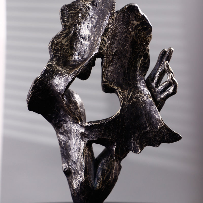 Umarmende Figuren Skulptur – Moderne Kunst für Zuhause