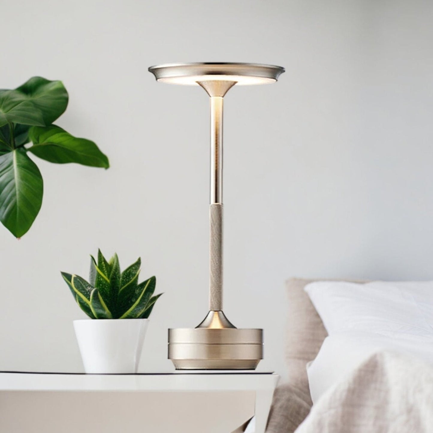 Aura Luxe Tischlampe – Modernes Design mit Warmem und Einstellbarem Licht