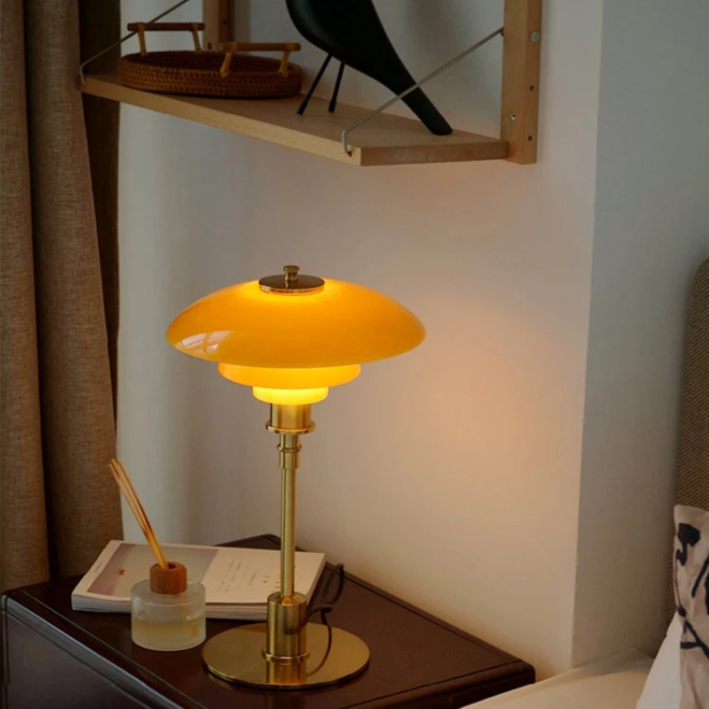 Design Tischlampe mit Glas-Schirm – Stimmungsvolles Licht und Minimalistische Eleganz