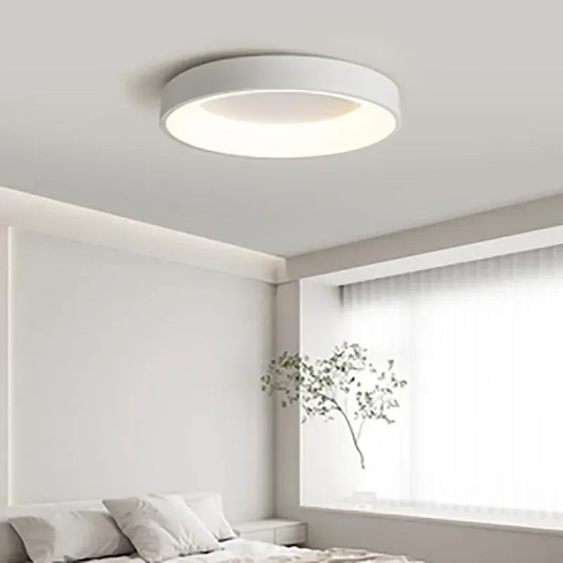 Runde LED-Deckenleuchte im minimalistischen Stil