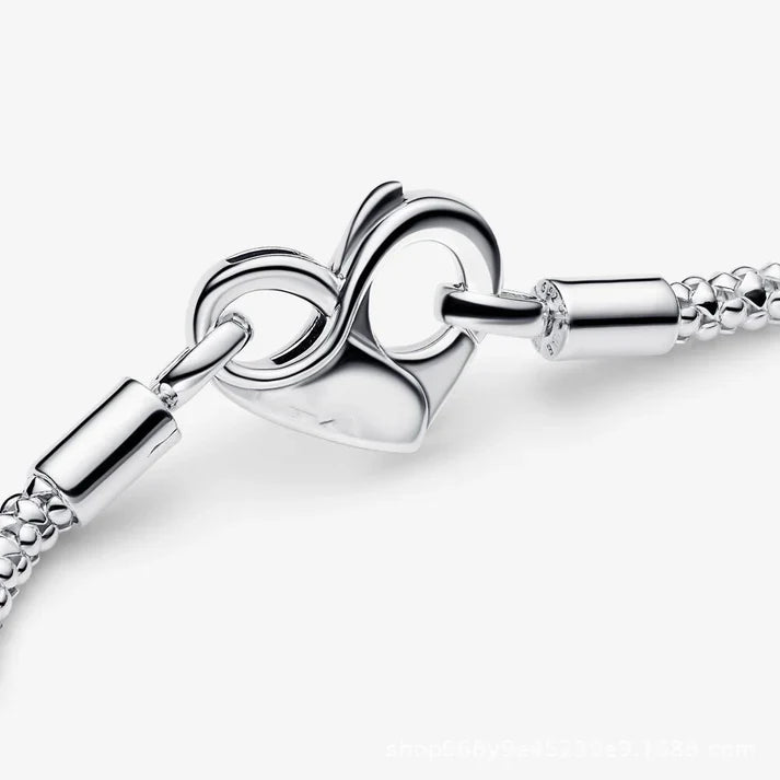 Herzförmiges Silberarmband – Zierliche Eleganz für den Alltag