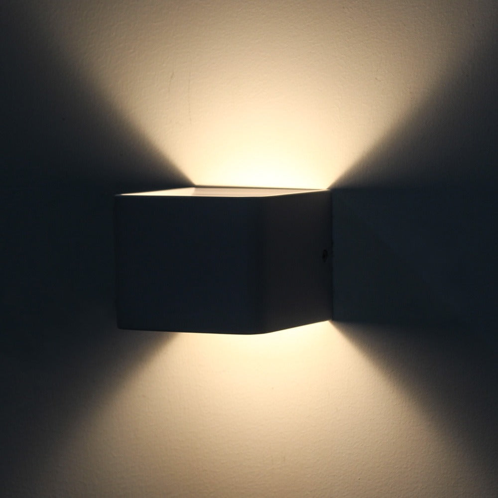 Moderne LED-Wandleuchte für Außen