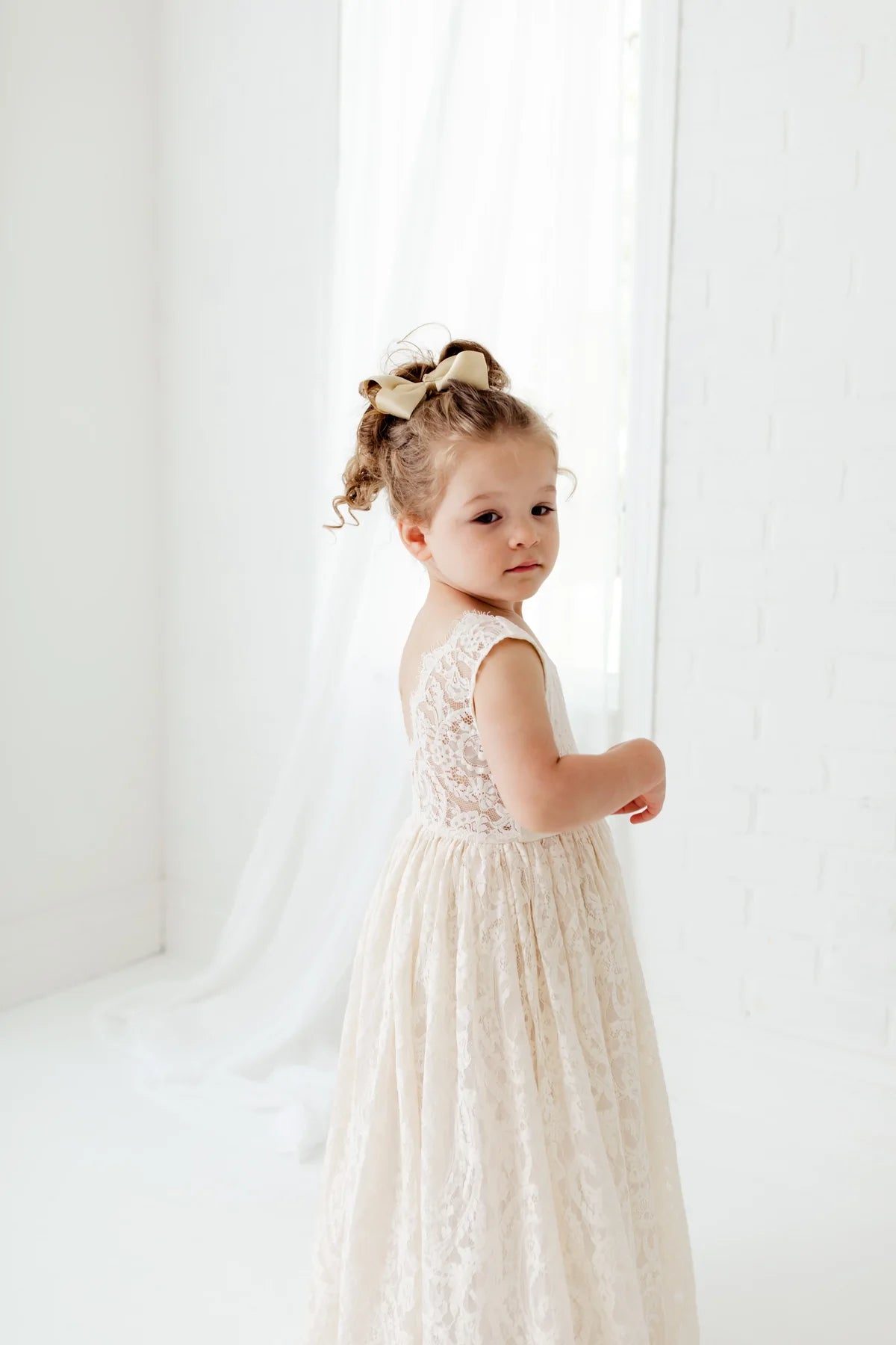 Mädchenkleid für Hochzeit oder Fest – Elegante Spitze & Tüll