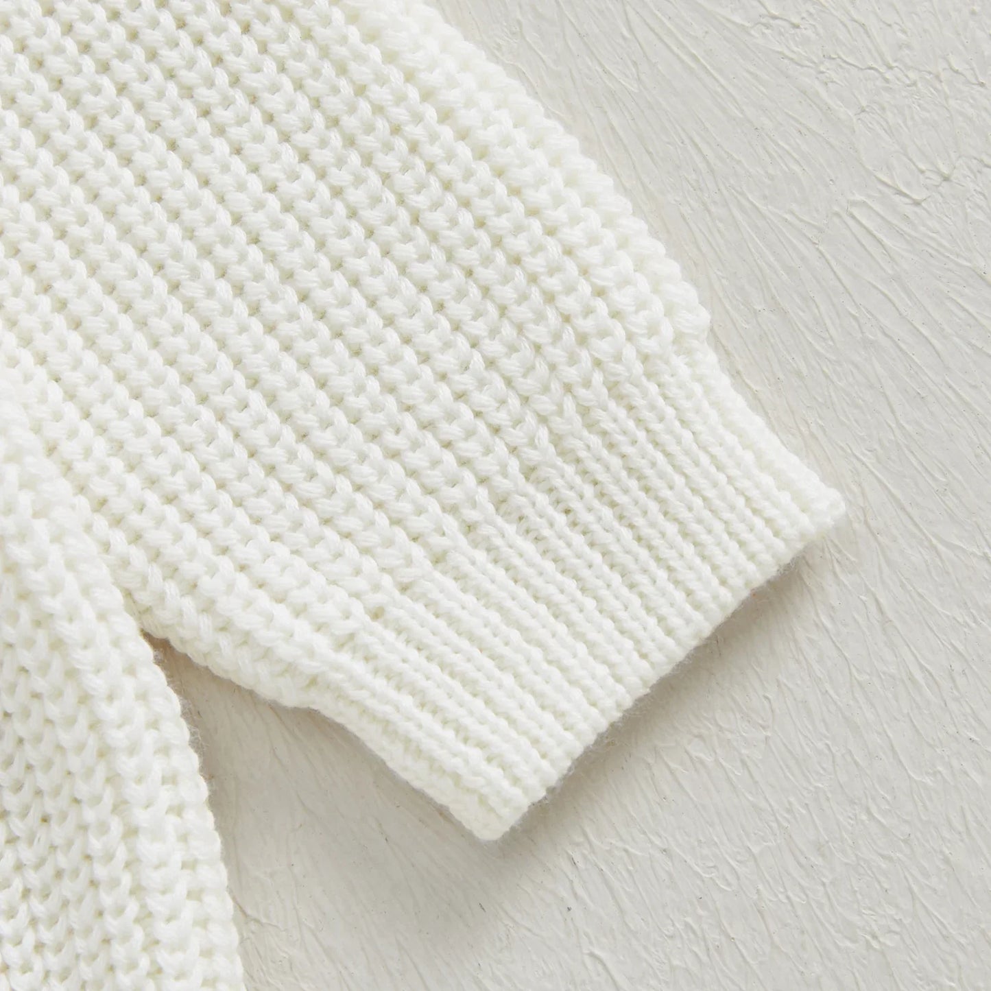 Santa Baby Pullover für Kinder – Festliche Wärme