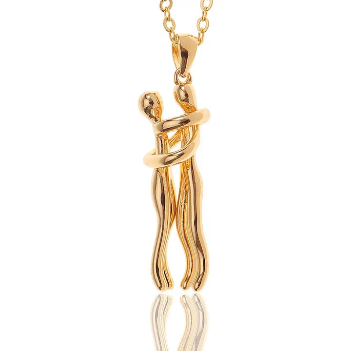 Collier mit Umarmender Anhänger – Zeitloses Symbol der Liebe