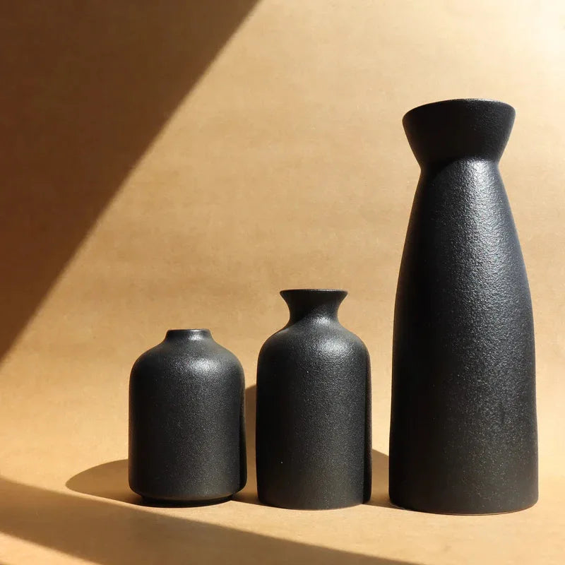 Skulpturale Keramikvasen mit edlem Finish