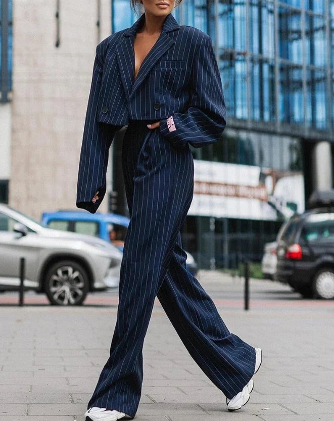 Eleganter Gestreifter Damenanzug – Chic und Bequem