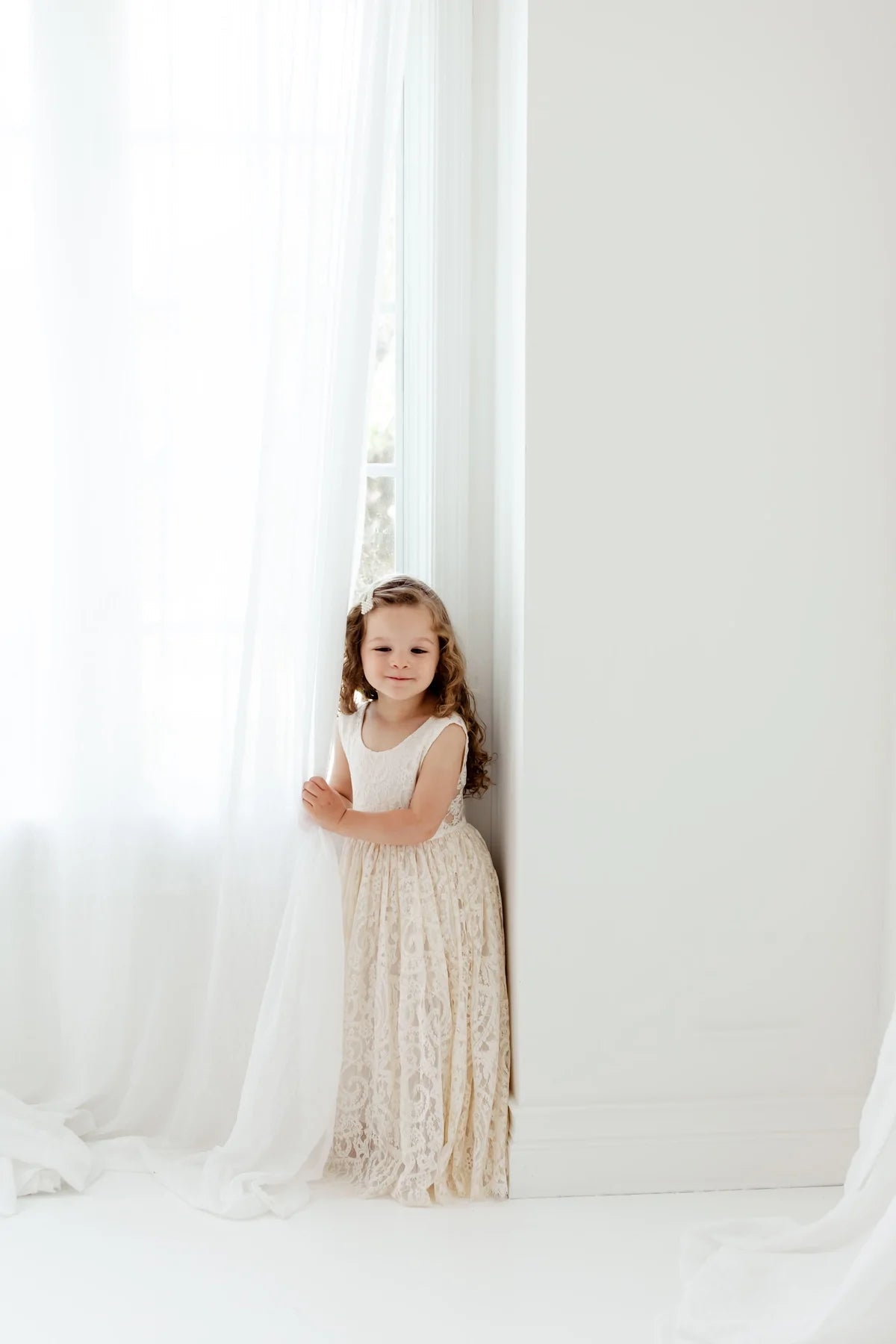Mädchenkleid für Hochzeit oder Fest – Elegante Spitze & Tüll
