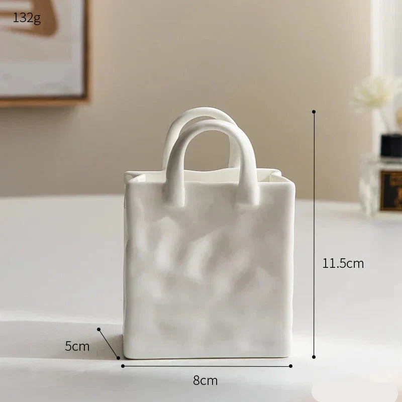 Design-Keramikvasen in kreativer Taschenform