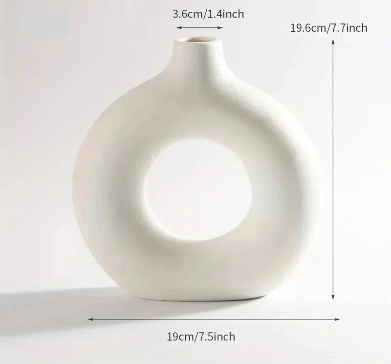 Runde Keramik-Vase im skandinavischen Stil