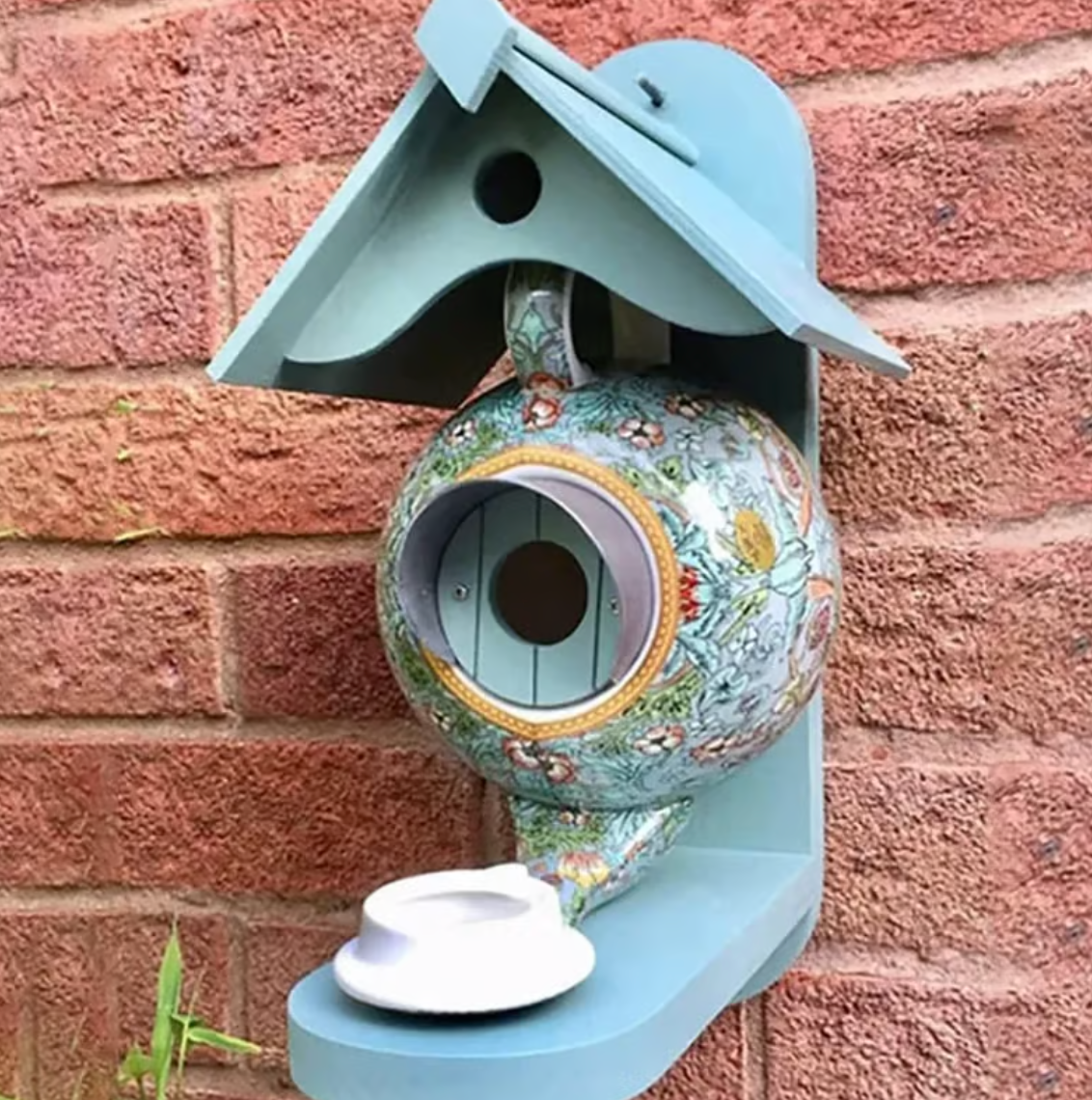 Buntes Vogelhaus – Perfekt für den Garten