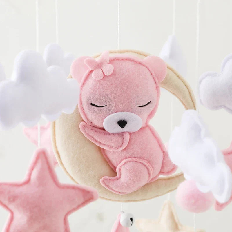 Holz-Wiegemobil mit Filz-Bären – Beruhigendes und Stilvolles Baby-Accessoire