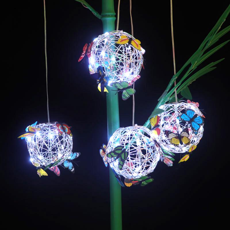 GlowSphere – Solarbetriebene LED-Gartenleuchte mit Schmetterlingsdesign.