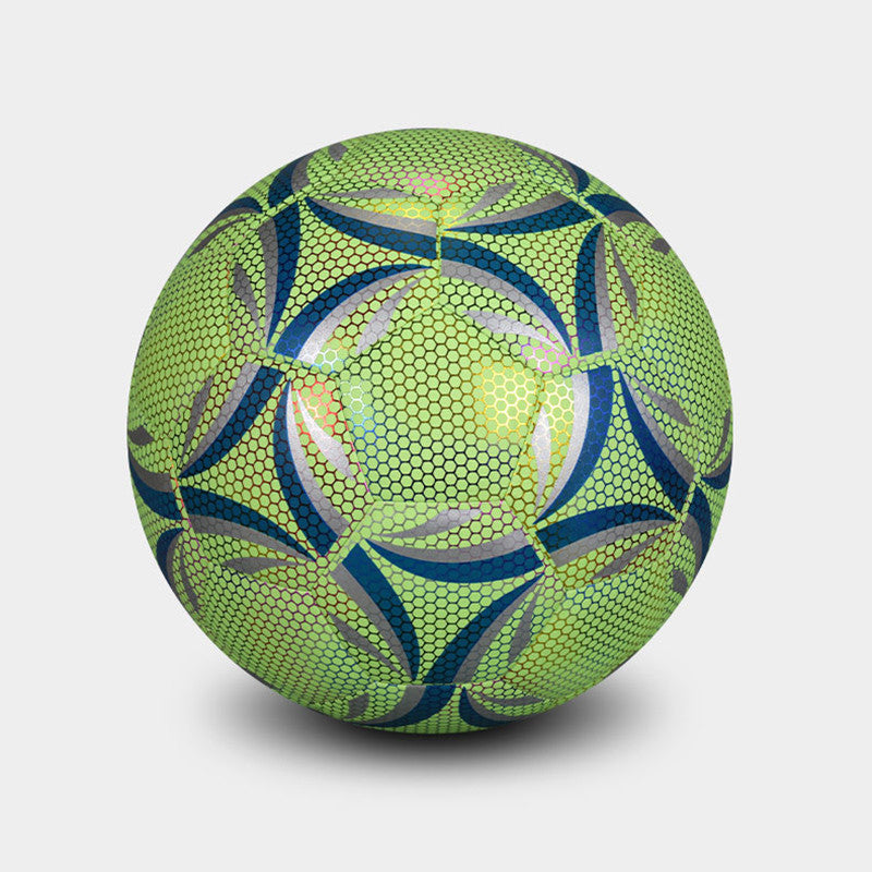 ReflectoKick Fußball – Reflektierend & Langlebig