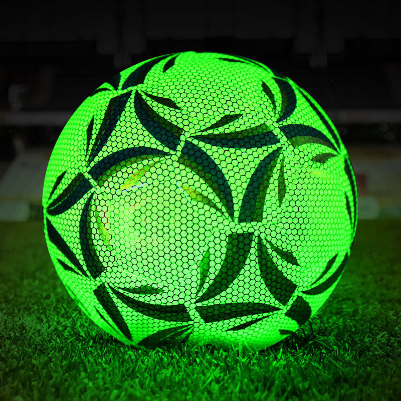 ReflectoKick Fußball – Reflektierend & Langlebig
