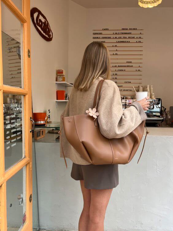Elegance Tote – Luxuriöse Damenhandtasche mit großzügigem Stauraum