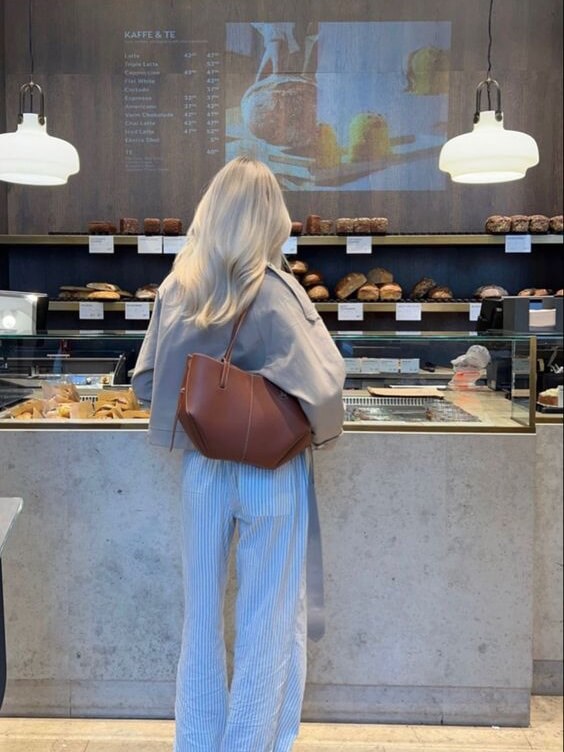Elegance Tote – Luxuriöse Damenhandtasche mit großzügigem Stauraum