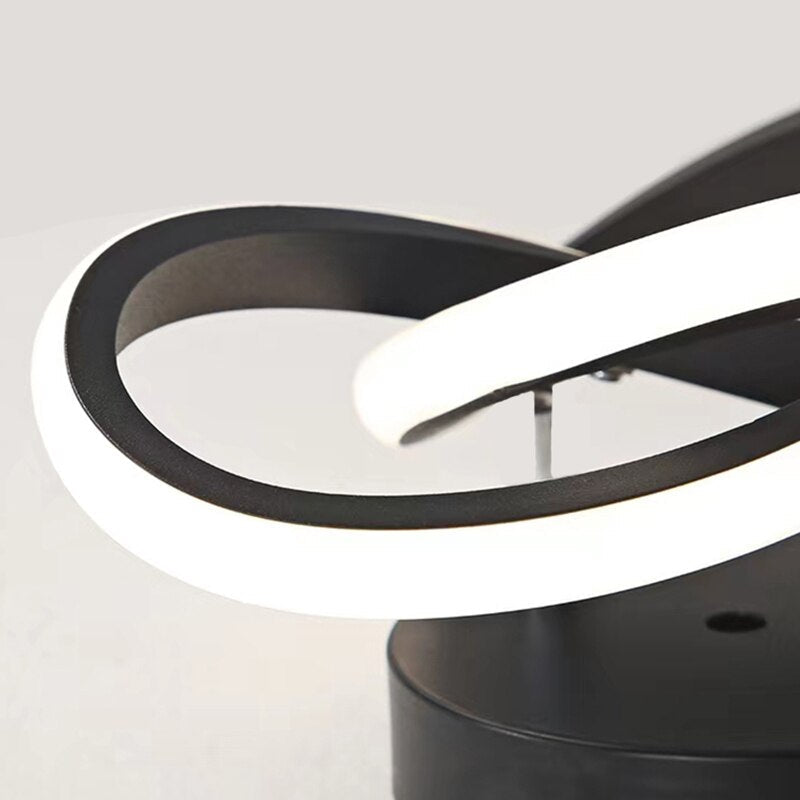 LumiFlex Deckenleuchte - Stilvolle und Verstellbare LED Beleuchtung