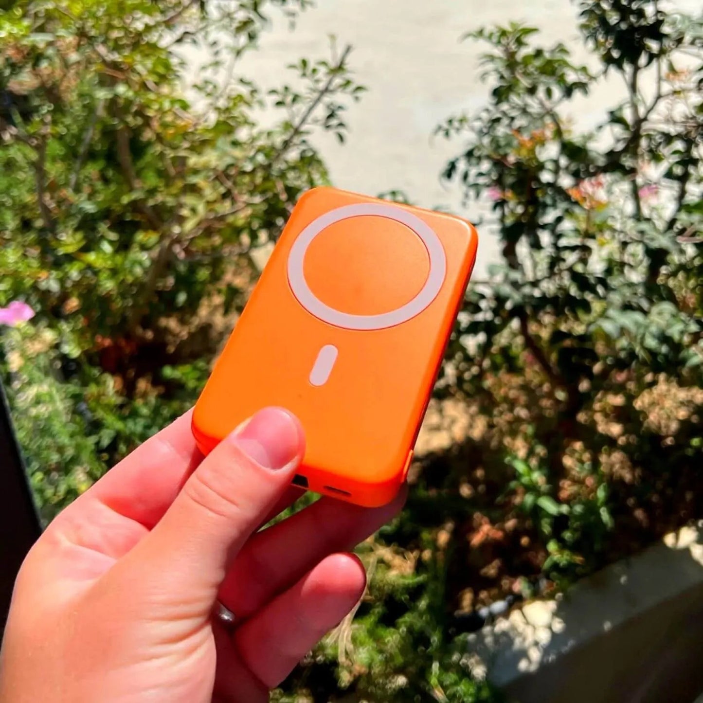 MagBoost SnapCharger – Schlanke Magnetische Powerbank für Unterwegs