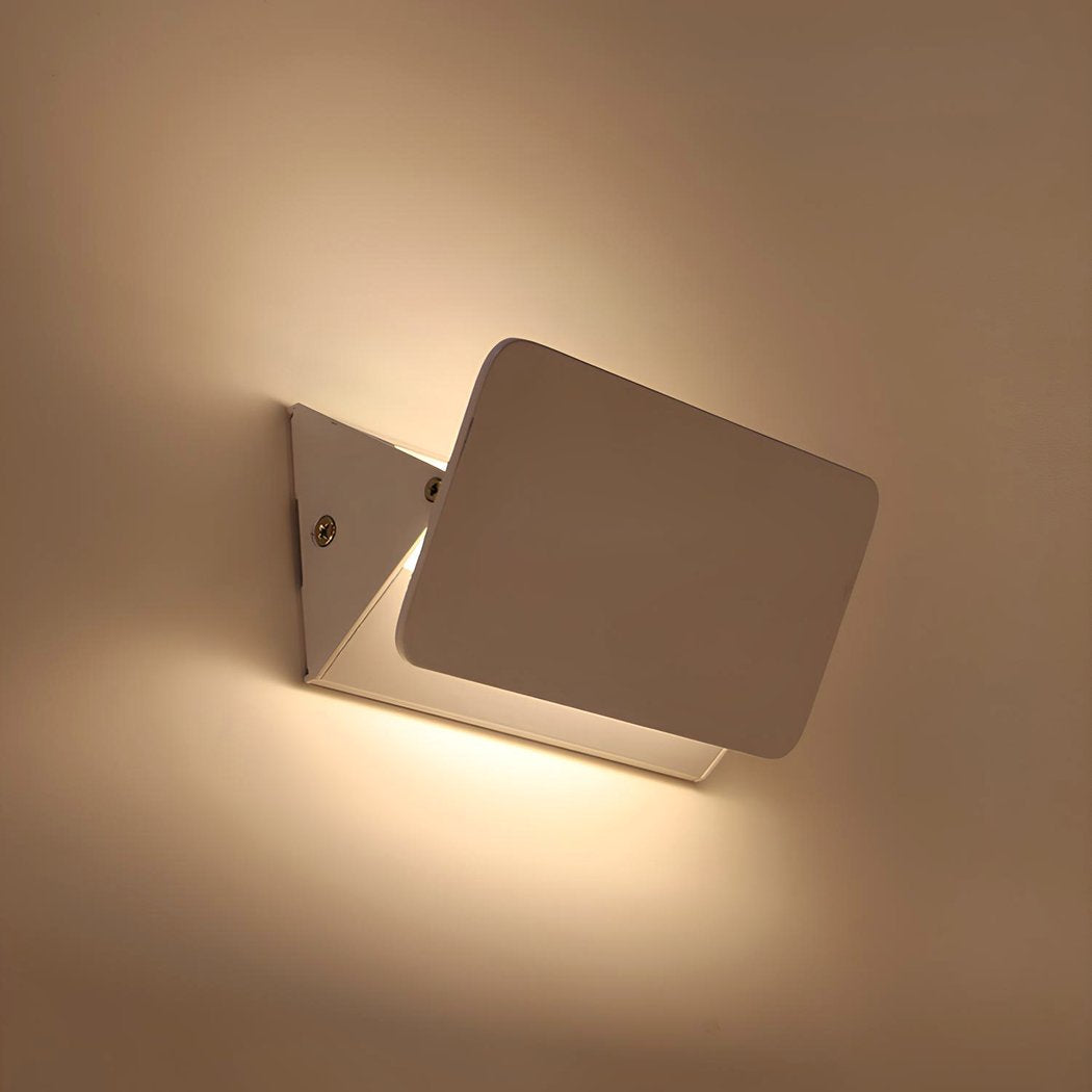 FlexiGlow Moderne Weiße Wandlampe – Verstellbare Klappe für Perfekte Lichtstreuung