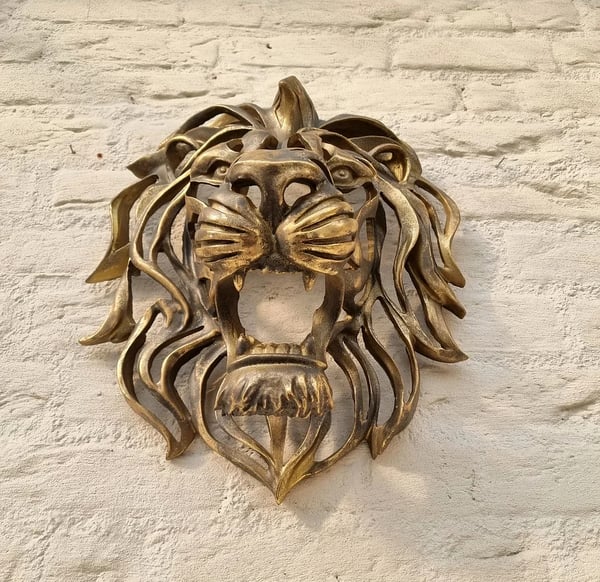 Majestätische Löwenkopf-Wanddekoration - Symbol für Kraft und Eleganz