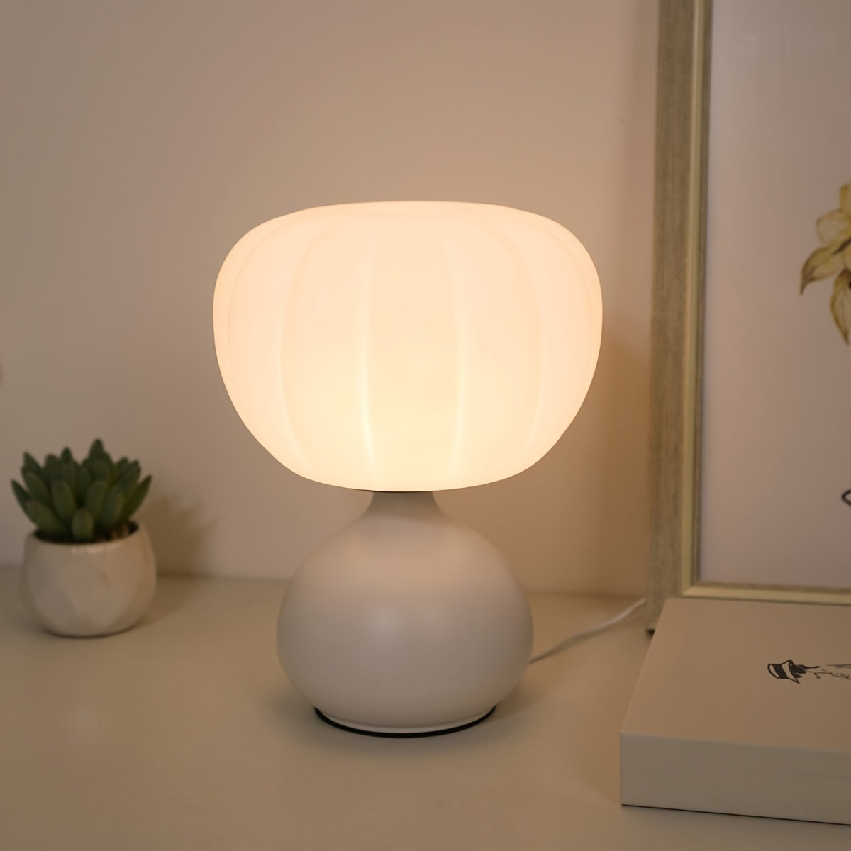 Luftige Balance Lampe – Moderne Atmosphäre für Deinen Raum
