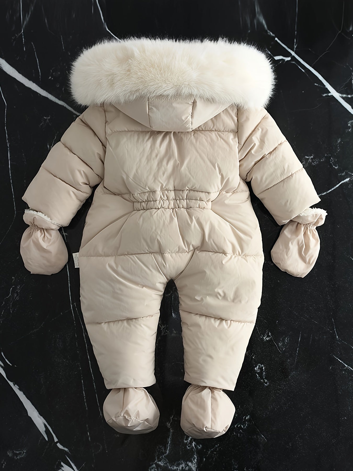Frosty Baby Strampler – Luxus Winteroverall mit Kapuze für die kälteren Monate