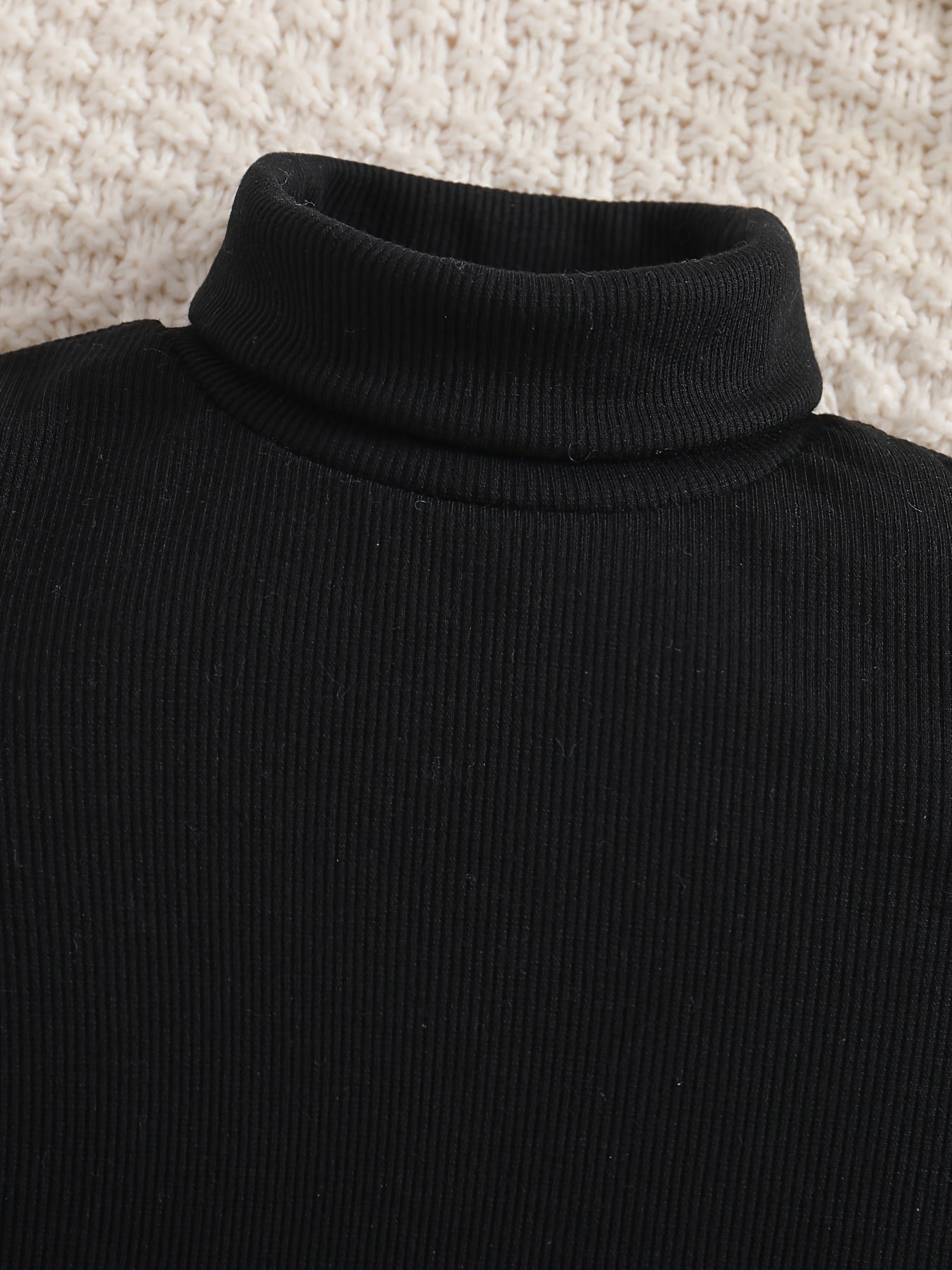 Elegantes Turtleneck Outfit für Kinder - Karorock und Pullover Set