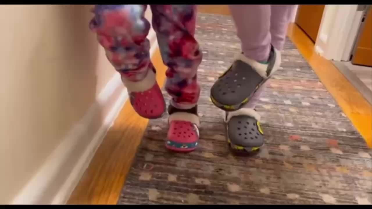 Verspielte Wärmeslipper für Kinder – Weich und bequem für drinnen