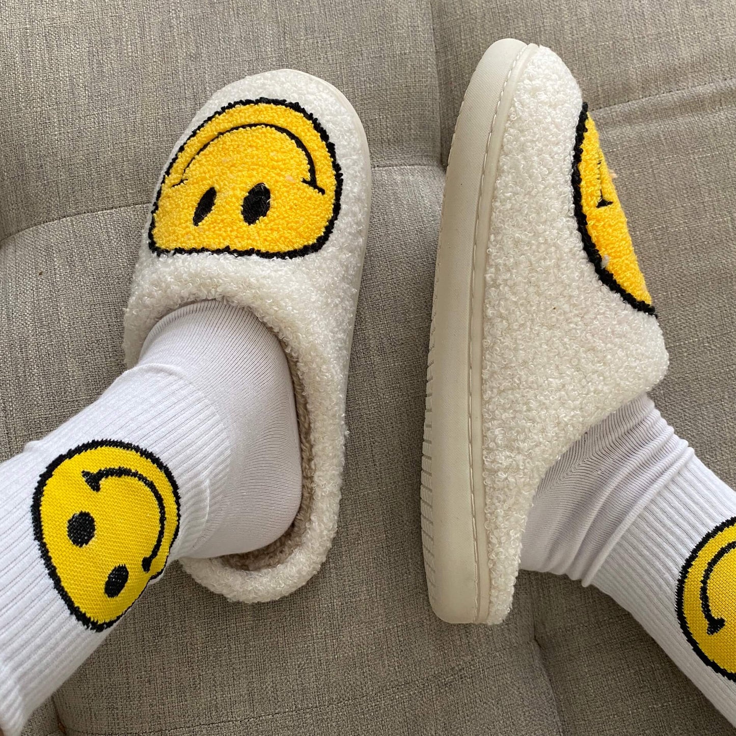 Smiley Comfort Hausschuhe – Für eine fröhliche und warme Atmosphäre